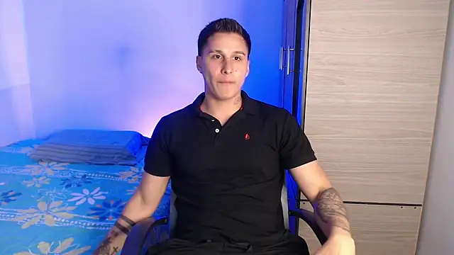 Snapshot of valentinosex1 chatting on 10/31/25, 09:05 valentinosex1 online show from 10/31/25, 09:05