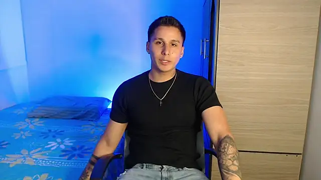 Snapshot of valentinosex1 chatting on 11/13/25, 07:13 valentinosex1 online show from 11/13/25, 07:13