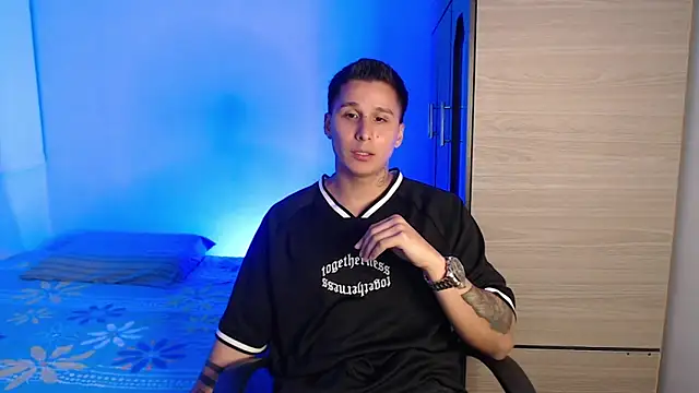 Snapshot of valentinosex1 chatting on 11/14/25, 10:51 valentinosex1 online show from 11/14/25, 10:51