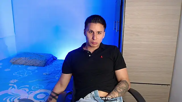 Snapshot of valentinosex1 chatting on 11/27/25, 10:23 valentinosex1 online show from 11/27/25, 10:23