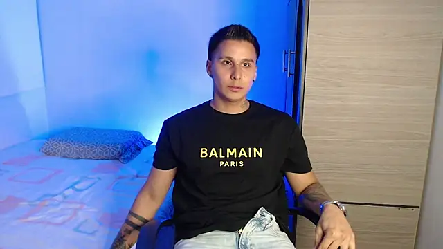 Snapshot of valentinosex1 chatting on 12/18/25, 09:21 valentinosex1 online show from 12/18/25, 09:21