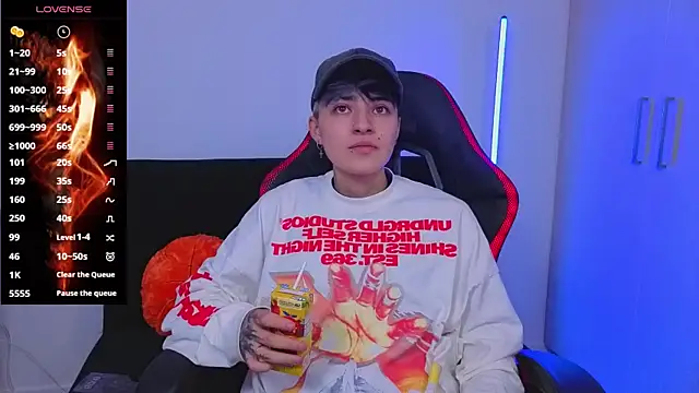 Snapshot of imlaiaaa chatting on 11/21/25, 02:10 imlaiaaa online show from 11/21/25, 02:10