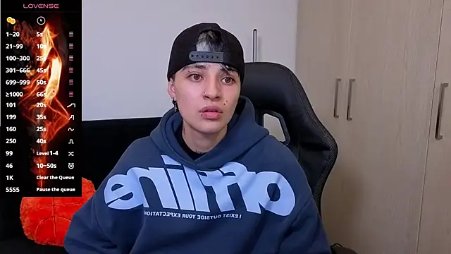 Snapshot of imlaiaaa chatting on 11/27/25, 12:02 imlaiaaa online show from 11/27/25, 12:02