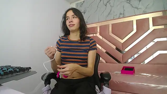 Snapshot of Mia_swift_ch chatting on 10/25/25, 03:25 Mia swift ch online show from 10/25/25, 03:25