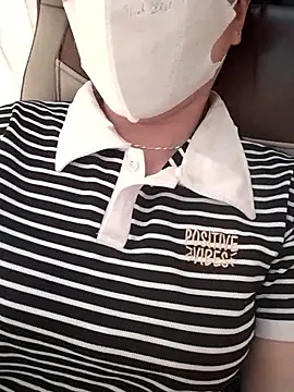 Snapshot of Jessical--Li chatting on 10/13/25, 03:17 Jessical--Li online show from 10/13/25, 03:17