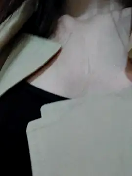 Snapshot of meomeocute chatting on 10/24/25, 12:12 meomeocute online show from 10/24/25, 12:12