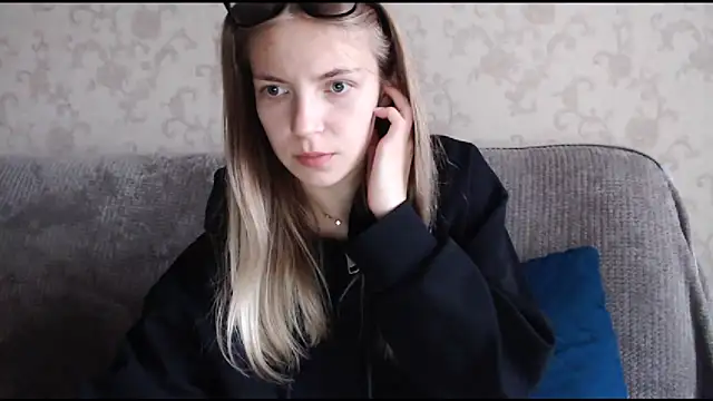 HitGyrl online show from 10/04/25, 02:42