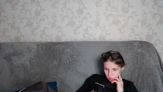 HitGyrl online show from 10/08/25, 01:09