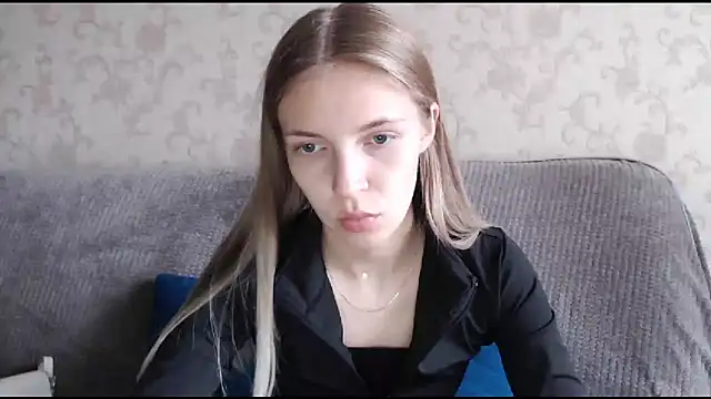 HitGyrl online show from 10/23/25, 08:02