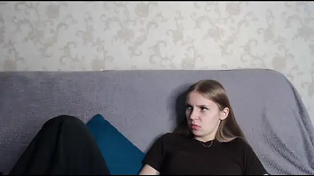 HitGyrl online show from 12/04/25, 08:12