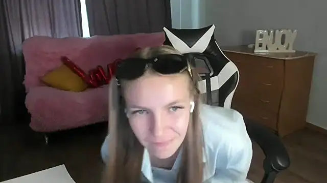 HitGyrl online show from 06/05/26, 07:03