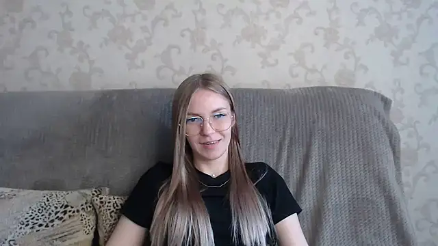 HitGyrl online show from 06/14/26, 02:24