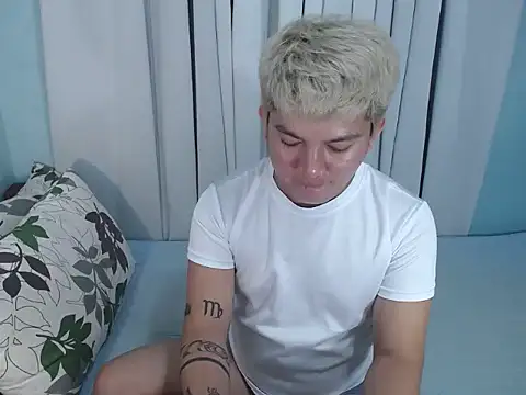 Snapshot of Fuckboii_intown chatting on 11/20/25, 04:51 Fuckboii intown online show from 11/20/25, 04:51