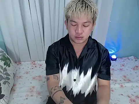 Snapshot of Fuckboii_intown chatting on 11/28/25, 04:09 Fuckboii intown online show from 11/28/25, 04:09