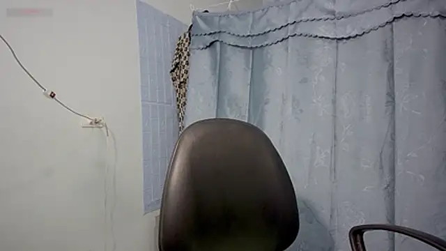 Snapshot of _Sara_768 chatting on 10/12/25, 02:21 Sara 768 online show from 10/12/25, 02:21