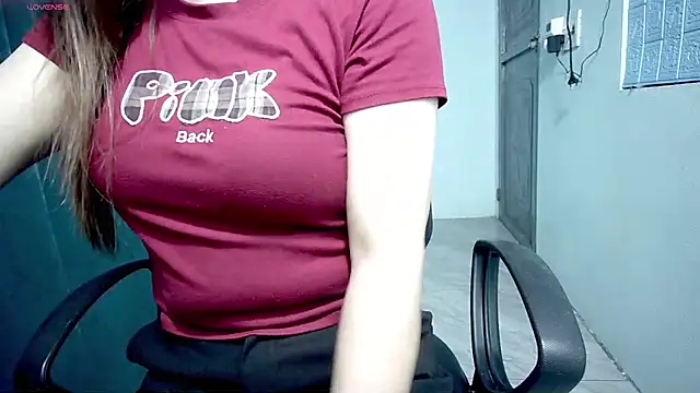 Snapshot of _Sara_768 chatting on 11/16/25, 08:58 Sara 768 online show from 11/16/25, 08:58