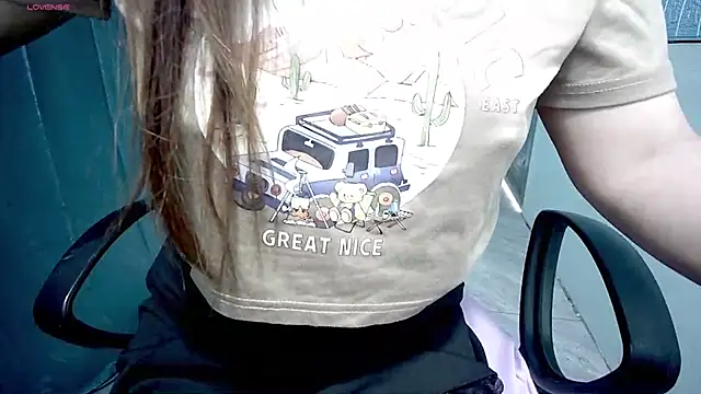 Snapshot of _Sara_768 chatting on 11/26/25, 04:24 Sara 768 online show from 11/26/25, 04:24