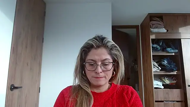 linda-mature43 online show from 10/28/25, 10:01