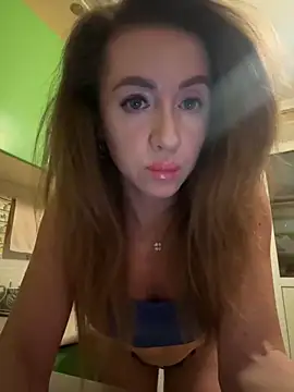 Snapshot of MarinaDiva11_74 chatting on 10/15/25, 07:47 MarinaDiva11 74 online show from 10/15/25, 07:47