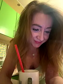 Snapshot of MarinaDiva11_74 chatting on 10/25/25, 08:25 MarinaDiva11 74 online show from 10/25/25, 08:25