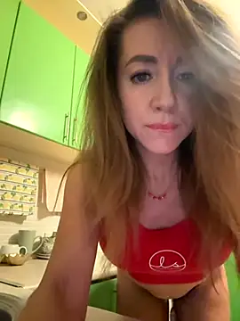 Snapshot of MarinaDiva11_74 chatting on 11/26/25, 08:32 MarinaDiva11 74 online show from 11/26/25, 08:32