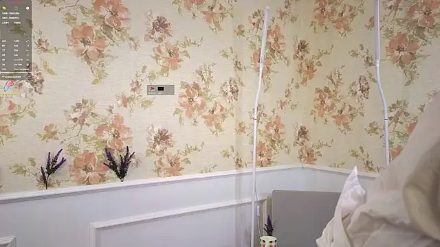 LynnaCure online show from 09/30/25, 03:22