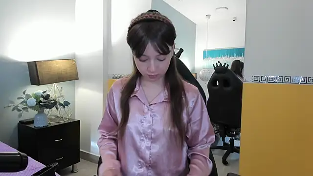 Snapshot of VioletaNova chatting on 04/23/26, 12:29 VioletaNova online show from 04/23/26, 12:29