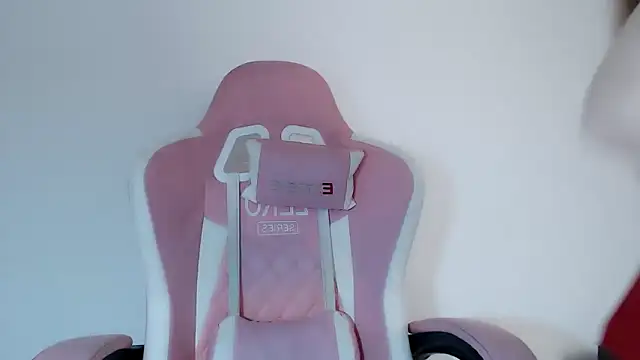 Cam-Ly online show from 10/05/25, 02:37