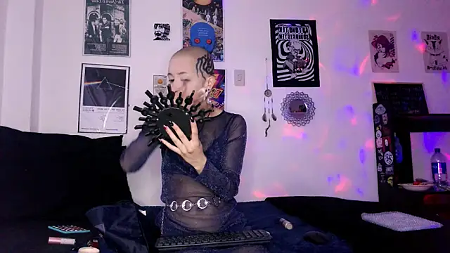 plutonbluemooon333 online show from 10/09/25, 10:19