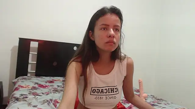 Snapshot of nathaly_jones_ chatting on 11/04/25, 12:15 nathaly jones online show from 11/04/25, 12:15