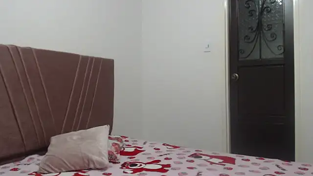 Snapshot of nathaly_jones_ chatting on 11/24/25, 11:54 nathaly jones online show from 11/24/25, 11:54