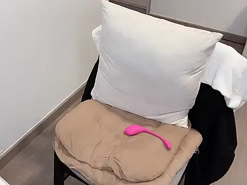 Snapshot of BestBerry chatting on 11/27/25, 01:13 BestBerry online show from 11/27/25, 01:13