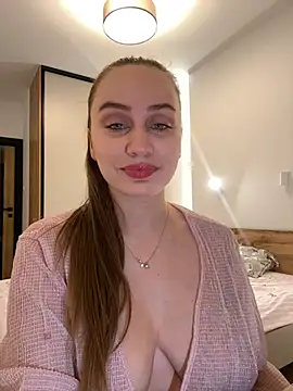 Snapshot of Maribelle_Vinnie chatting on 02/17/26, 06:03 Maribelle Vinnie online show from 02/17/26, 06:03