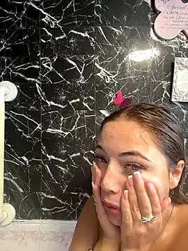 Snapshot of AroraAngel chatting on 10/21/25, 01:23 AroraAngel online show from 10/21/25, 01:23