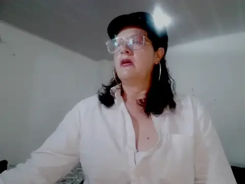 Snapshot of ArdienteBetania chatting on 10/14/25, 02:40 ArdienteBetania online show from 10/14/25, 02:40