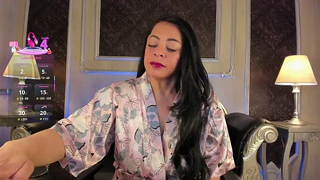 Snapshot of adelinemoretti chatting on 10/07/25, 05:54 adelinemoretti online show from 10/07/25, 05:54