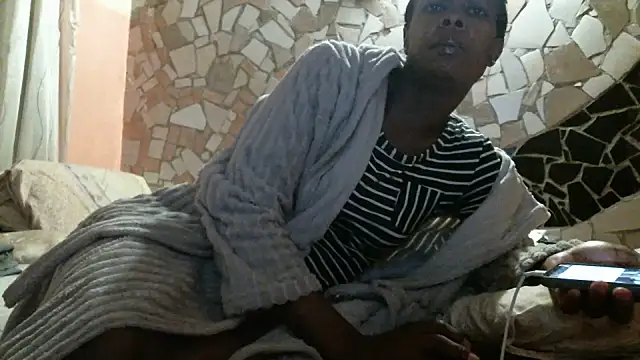 Pretty miss devilxxx35 online show from 05/21/26, 03:41