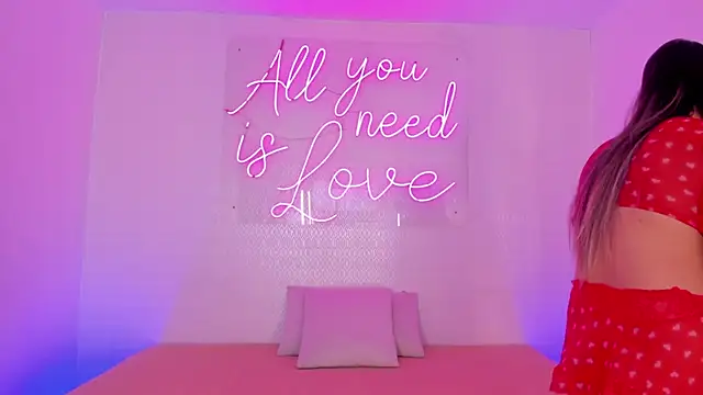 aleksandramiller  online show from 04/24/26, 12:51