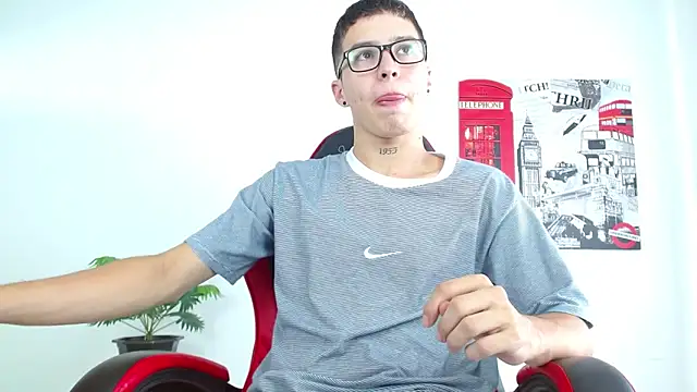 Cumandres18 online show from 09/26/25, 01:48