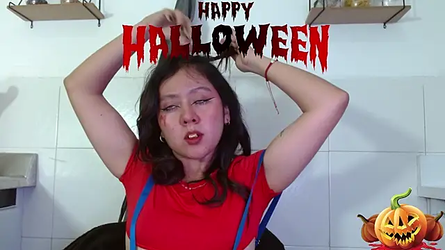 Snapshot of catalina_santana20 chatting on 10/31/25, 01:23 catalina santana20 online show from 10/31/25, 01:23