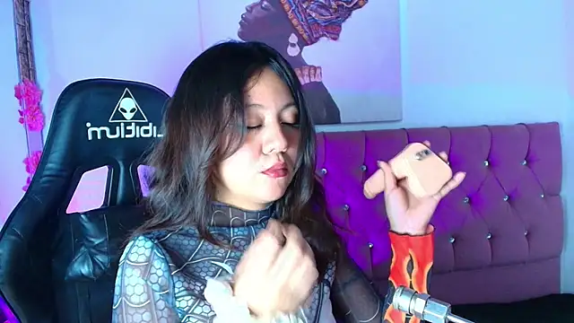 Snapshot of catalina_santana20 chatting on 11/21/25, 08:51 catalina santana20 online show from 11/21/25, 08:51