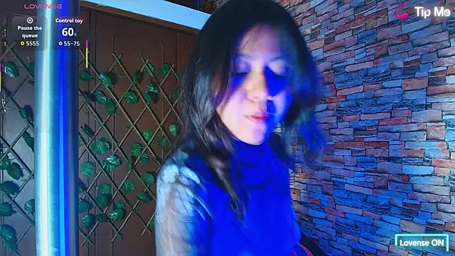 Snapshot of catalina_santana20 chatting on 11/29/25, 02:09 catalina santana20 online show from 11/29/25, 02:09