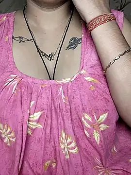 Shiny HOT01 online show from 10/25/25, 05:48