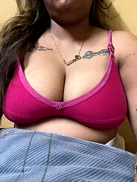 Shiny HOT01 online show from 10/31/25, 08:21