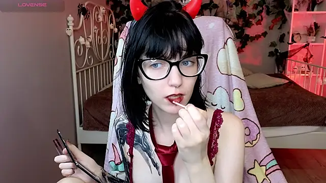 HazelTompson online show from 10/29/25, 08:32