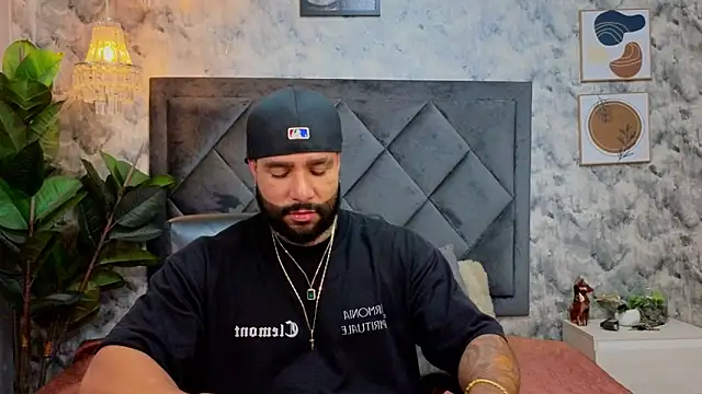 Snapshot of Apolo_rousse1 chatting on 11/18/25, 08:24 Apolo rousse1 online show from 11/18/25, 08:24