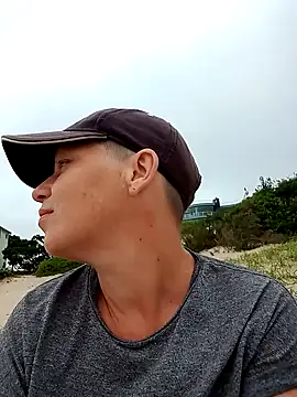 Snapshot of ComeAsYouAre chatting on 11/14/25, 07:40 ComeAsYouAre online show from 11/14/25, 07:40