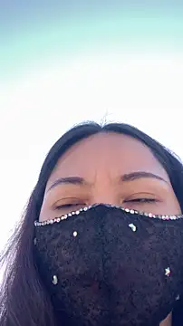 Snapshot of zhizhinaigai chatting on 11/25/25, 02:11 zhizhinaigai online show from 11/25/25, 02:11