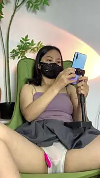 Snapshot of zhizhinaigai chatting on 11/28/25, 04:04 zhizhinaigai online show from 11/28/25, 04:04