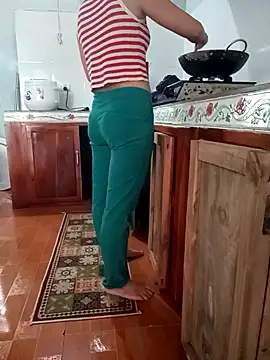 Sweet-Berry89 online show from 10/17/25, 04:48